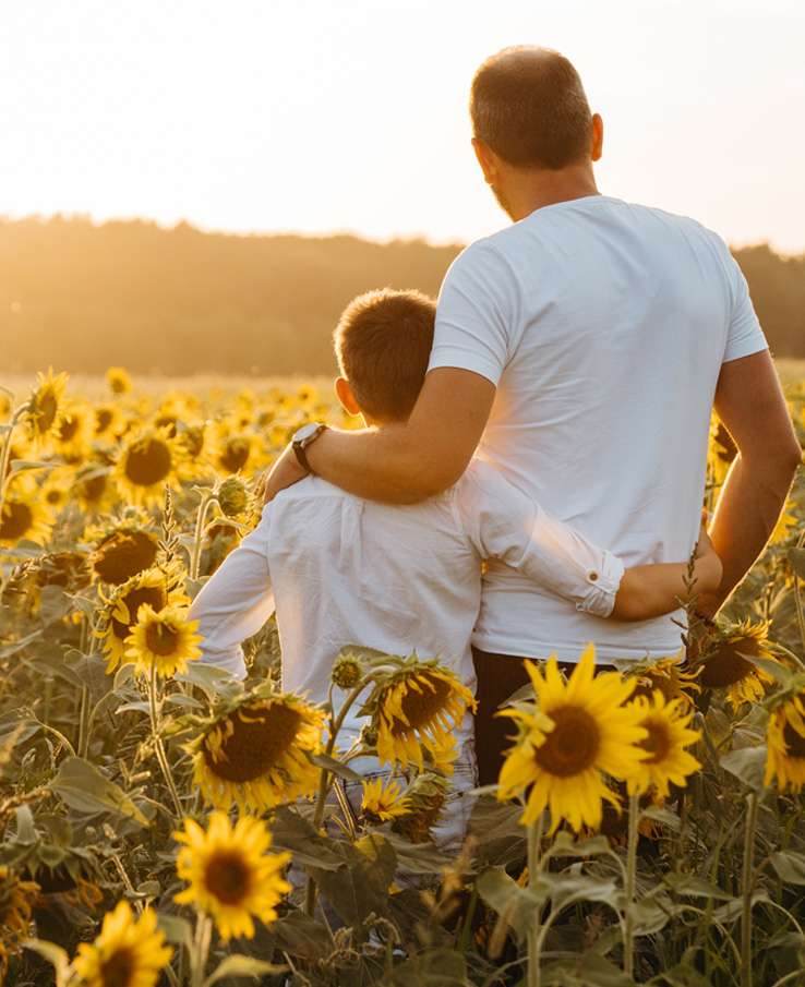Pick sunflowers, enjoy beautiful sunsets, spend time with family at Lucky Ladd's Sunflower Farm | Nashville, TN